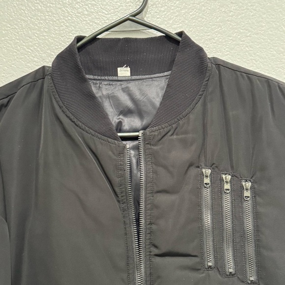 ALO YOGA Squad Down Bomber Jacket Size Medium Black Gray - Picture 5 of 11